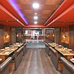 Oyo 8433 Hotel Myra