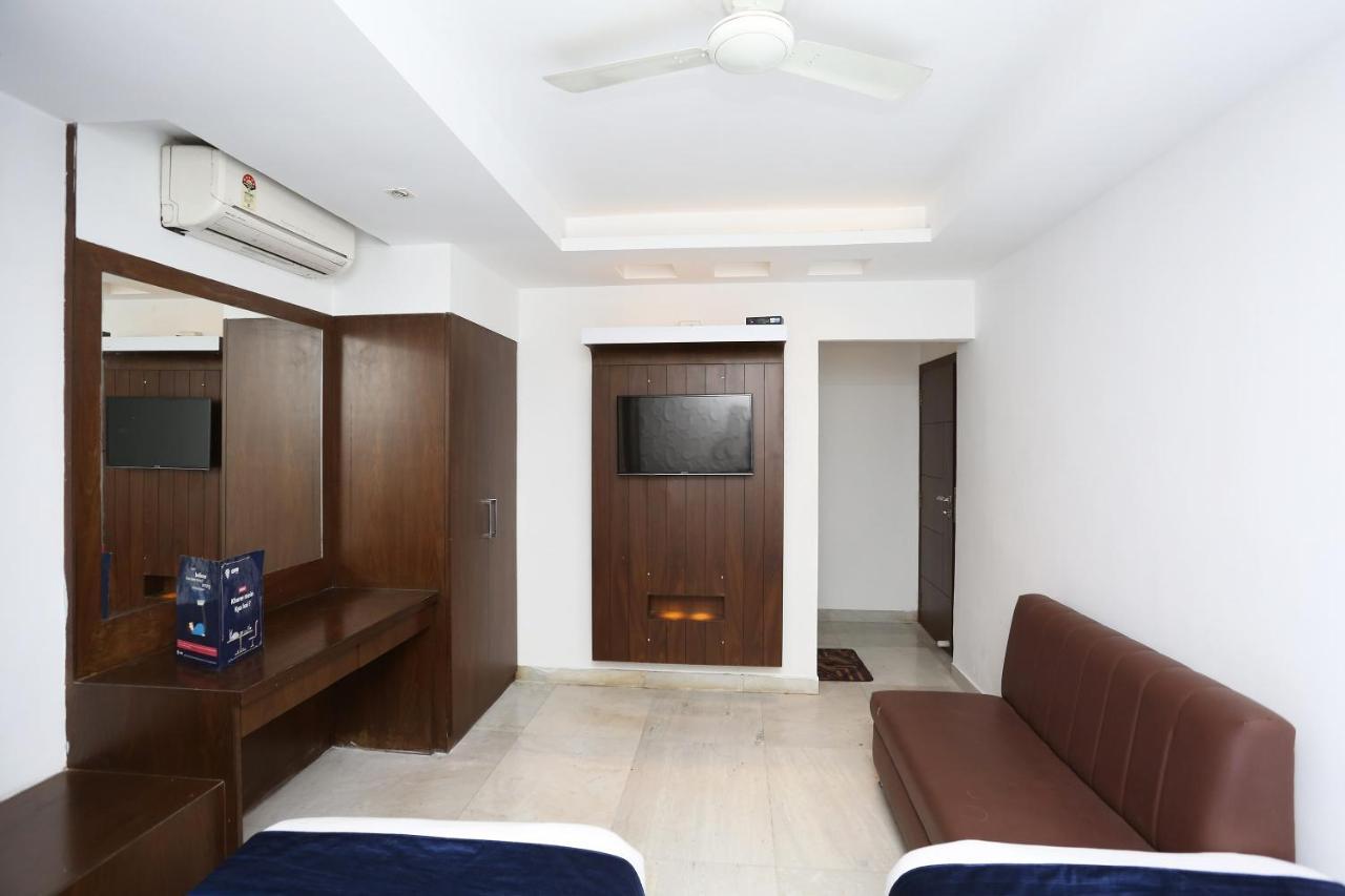 Oyo 8433 Myra Hotel