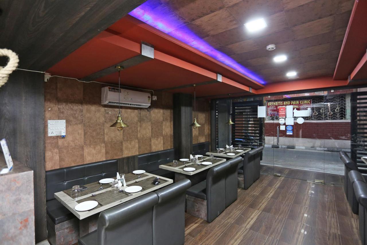 Oyo 8433 Myra Hotel 3*